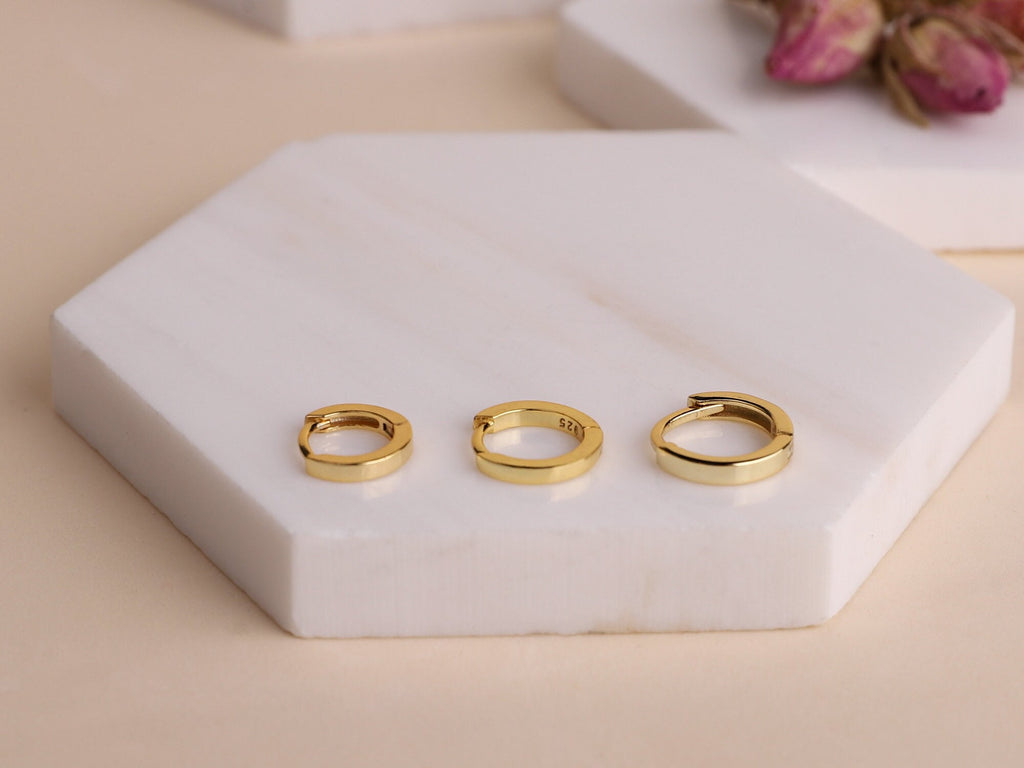 Dainty Gold Square Edge Huggie Hoop Earrings