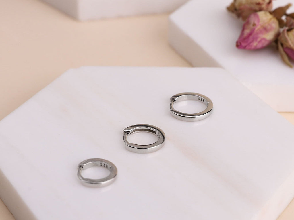 Dainty Gold Square Edge Huggie Hoop Earrings