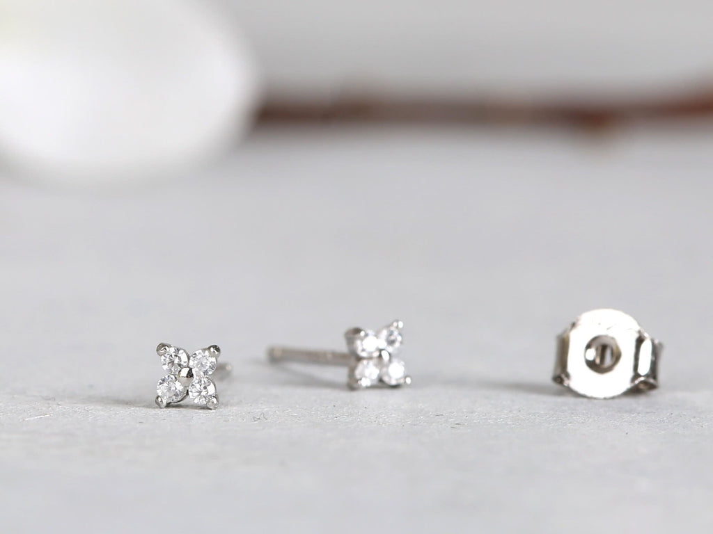 Dainty Flower Stud Earrings Gold