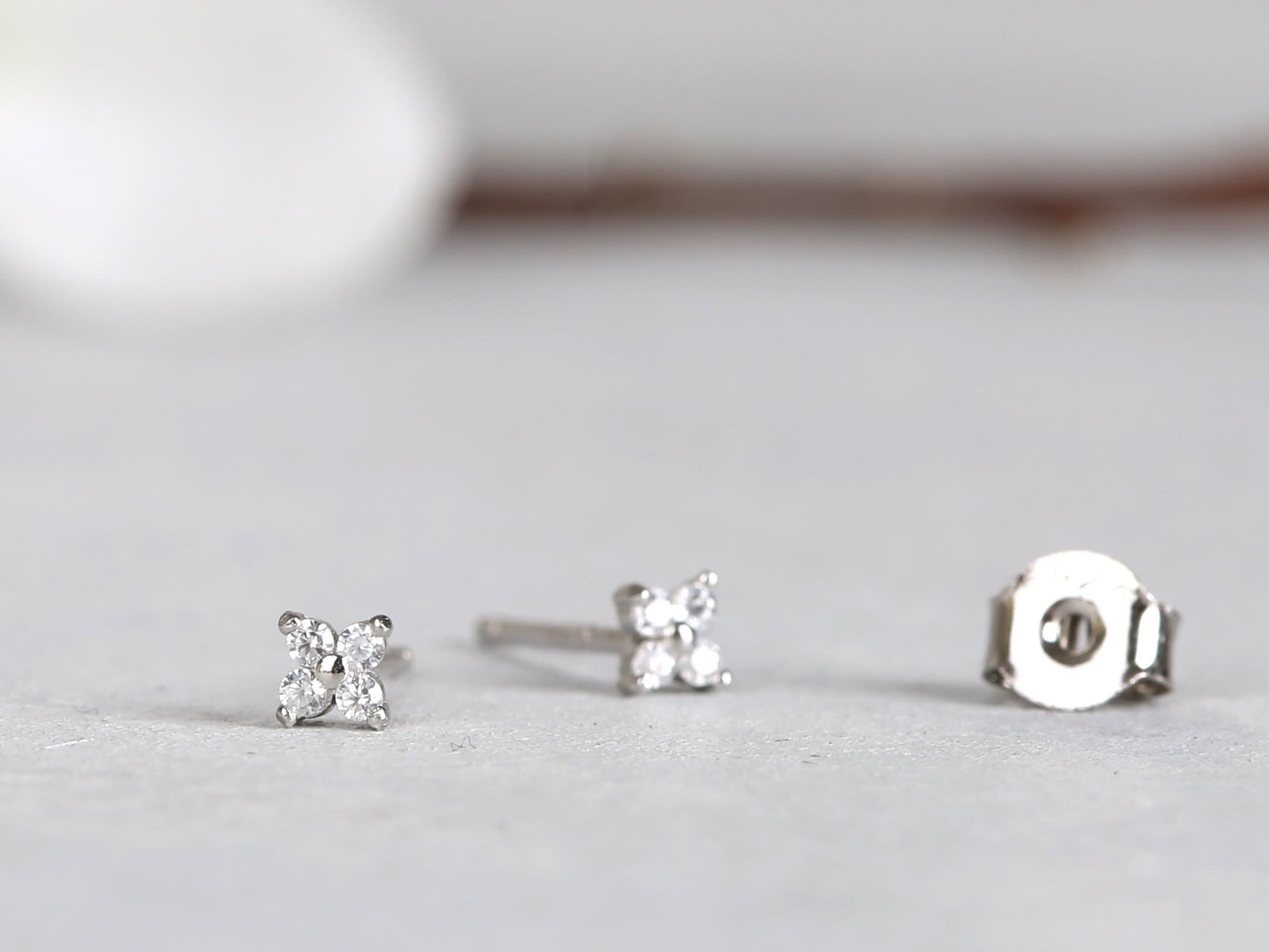 Dainty Flower Stud Earrings Gold