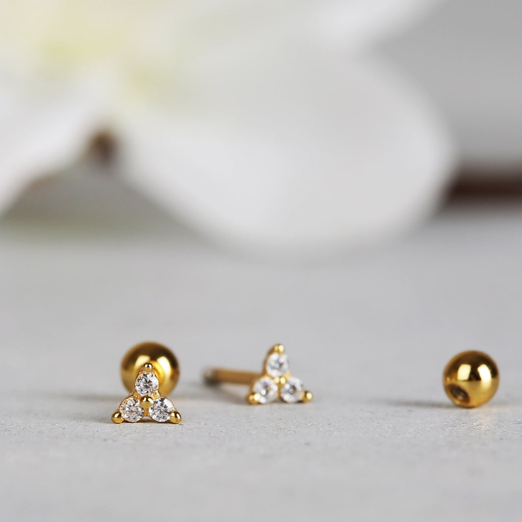 Dainty Flower Threadless Push Pin Gold Flat Back Labret Stud