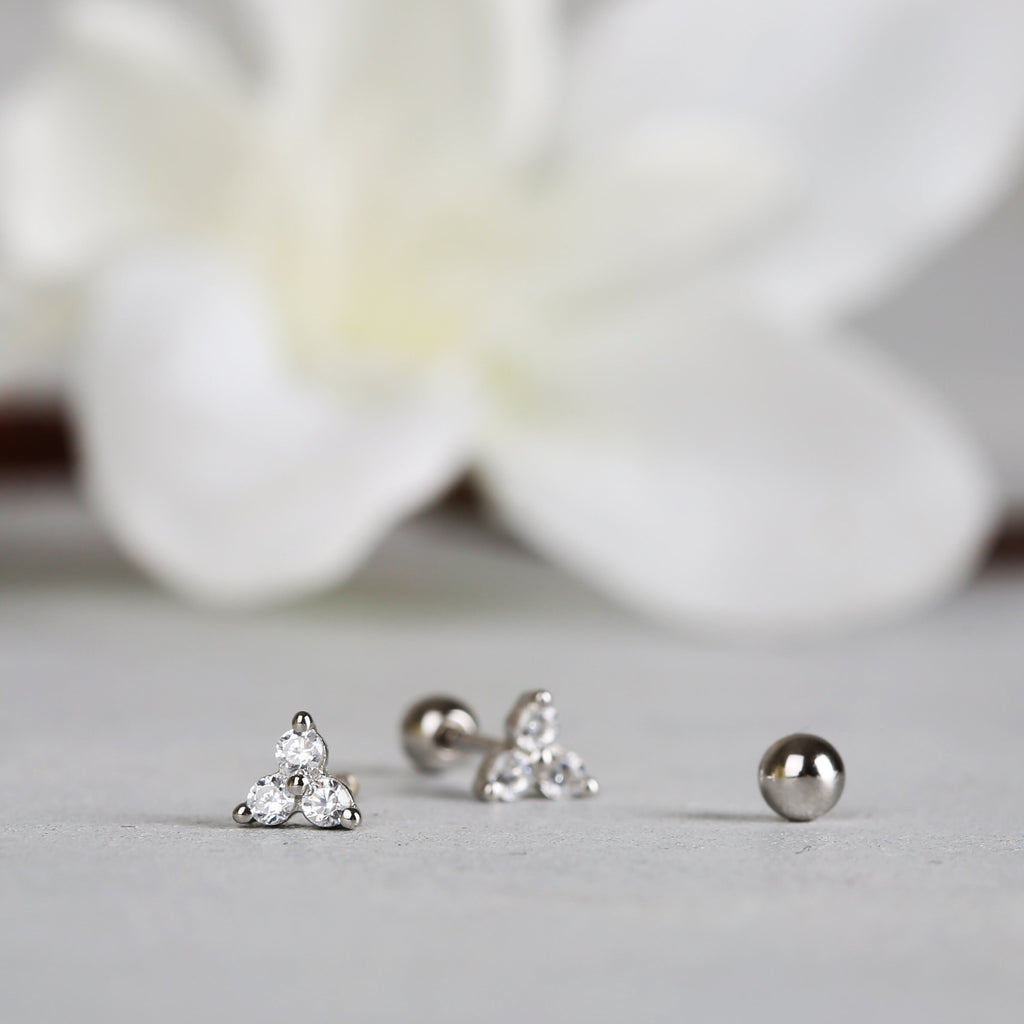 Dainty Flower Threadless Push Pin Gold Flat Back Labret Stud