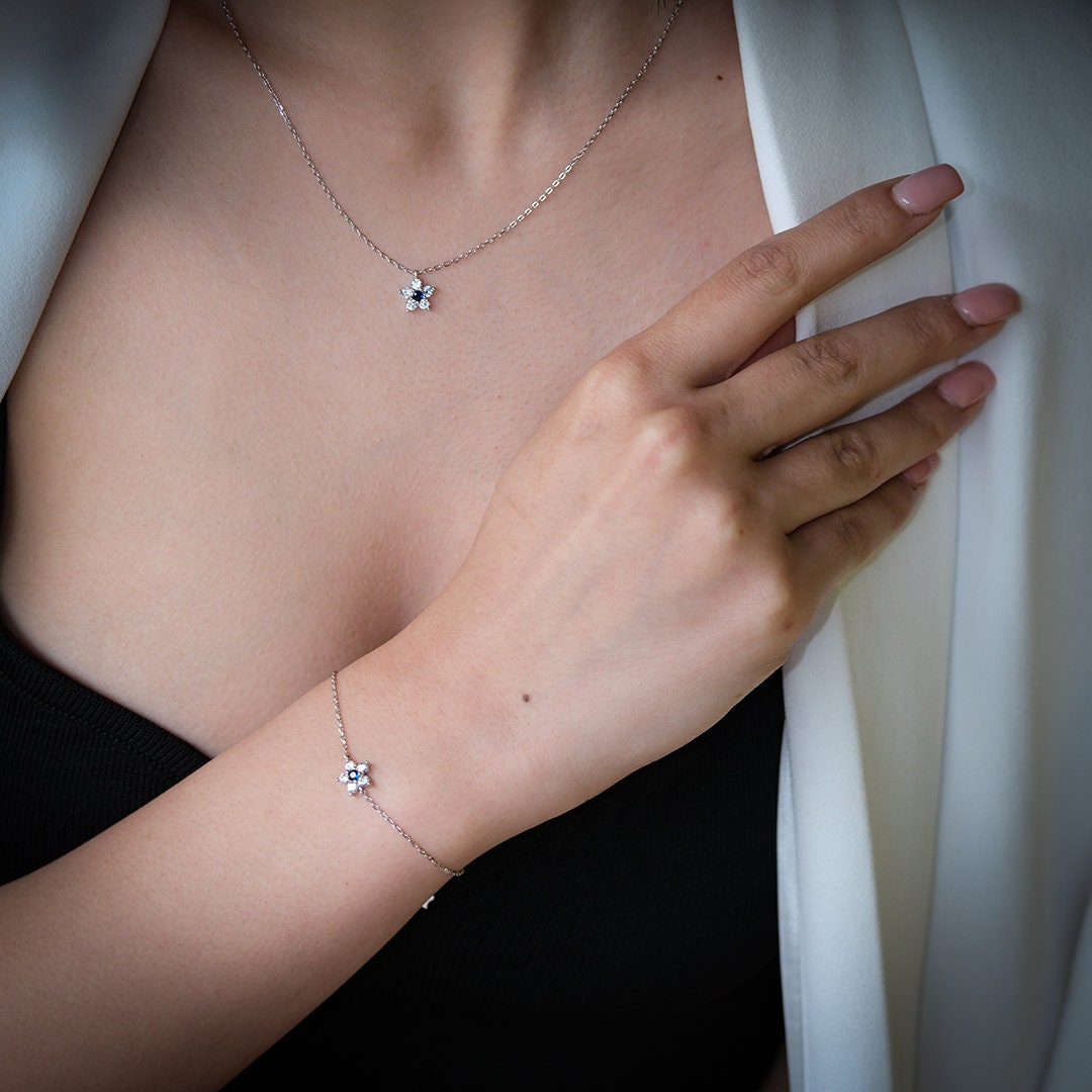 Dainty Flower Charm Bracelet
