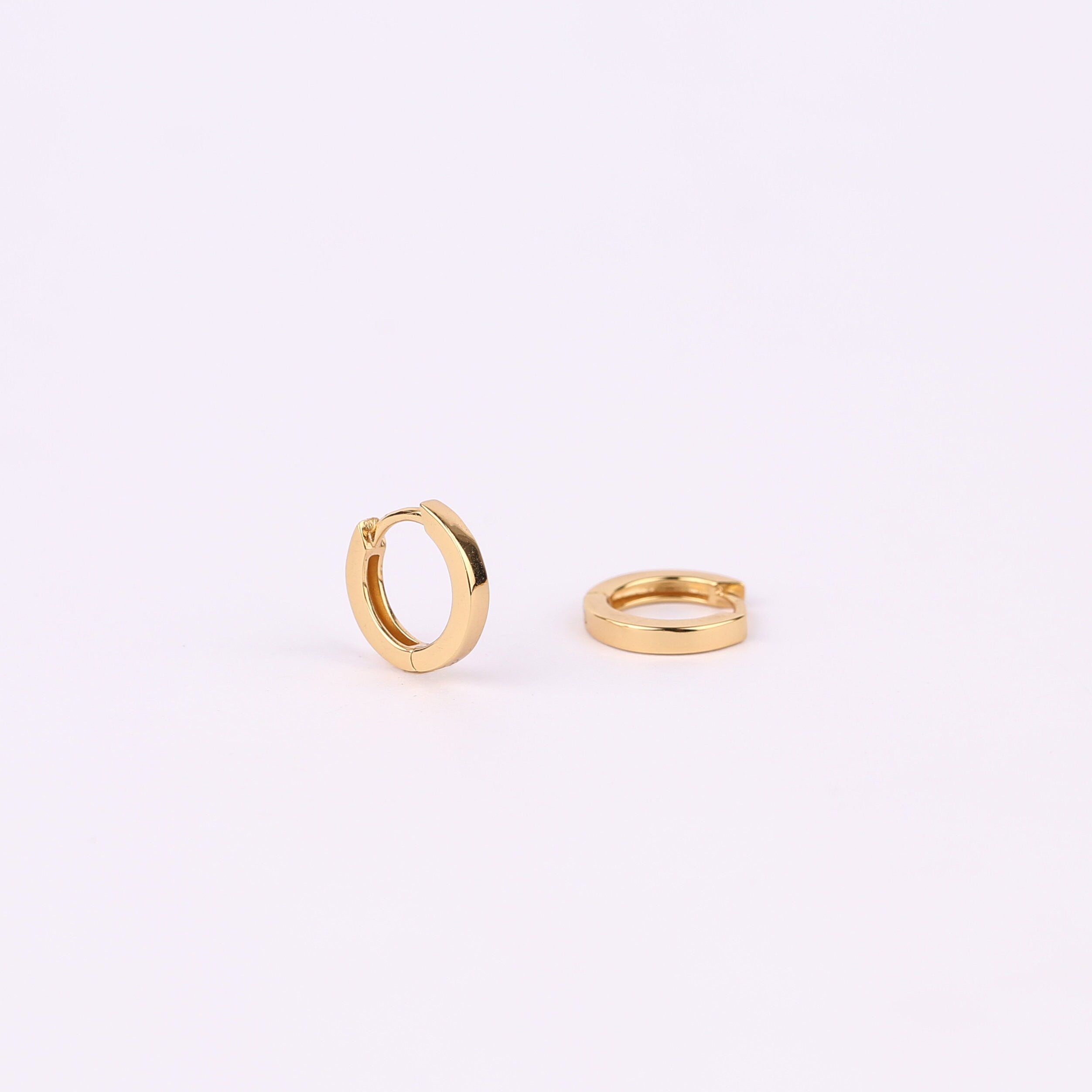 Dainty Gold Square Edge Huggie Hoop Earrings
