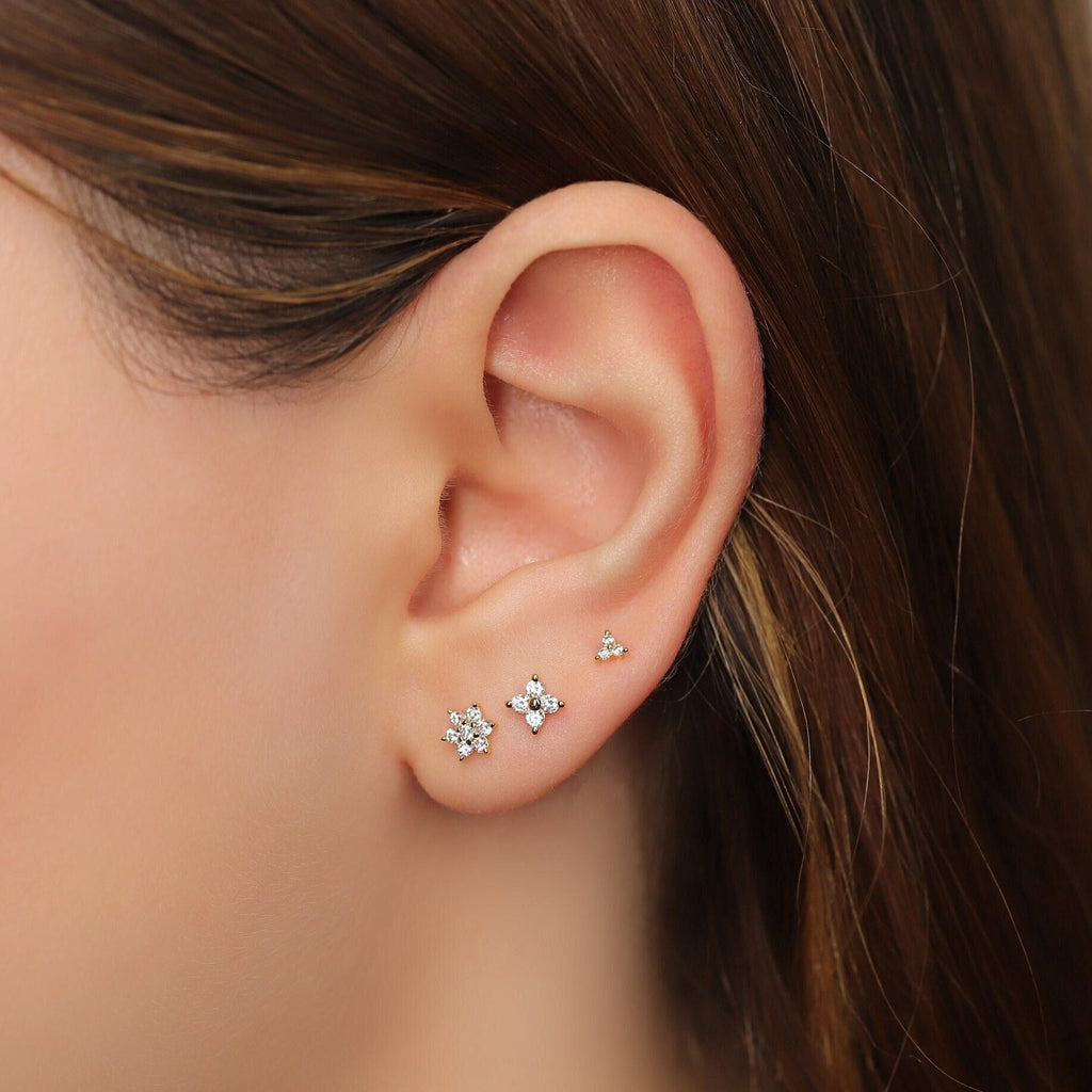 18g Gold Flower Shape Diamond CZ Threadless End Push Pin