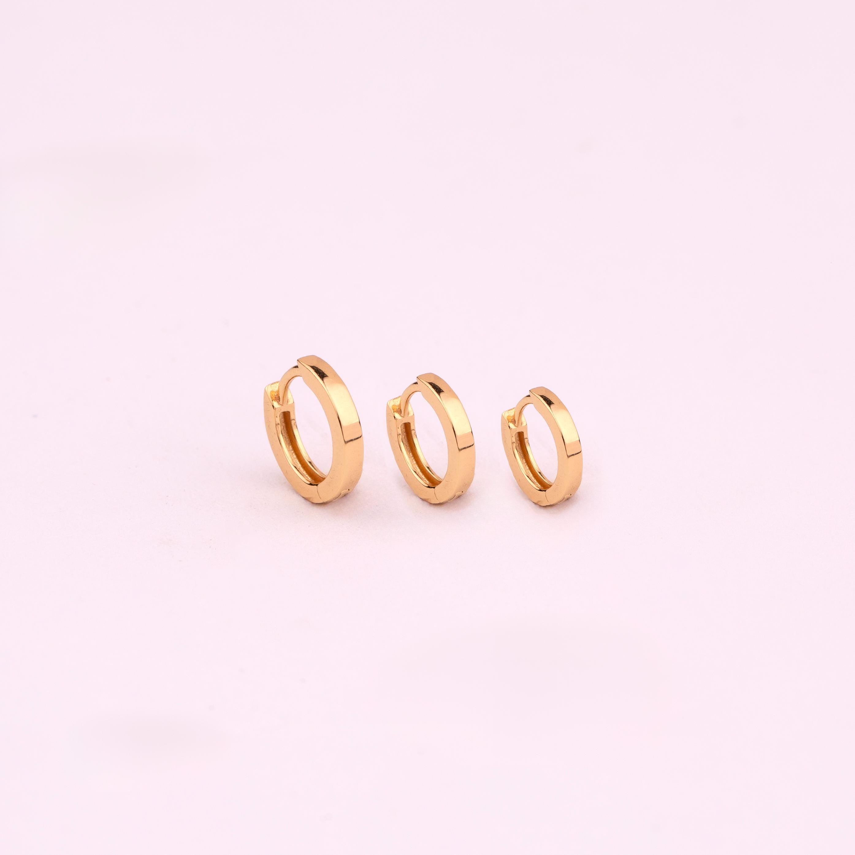 Dainty Gold Square Edge Huggie Hoop Earrings